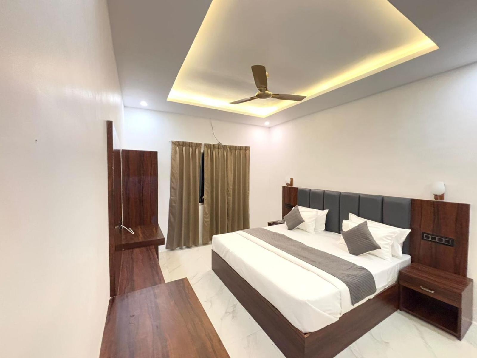 Hotel Omkar Palace Ayodhya Eksteriør billede