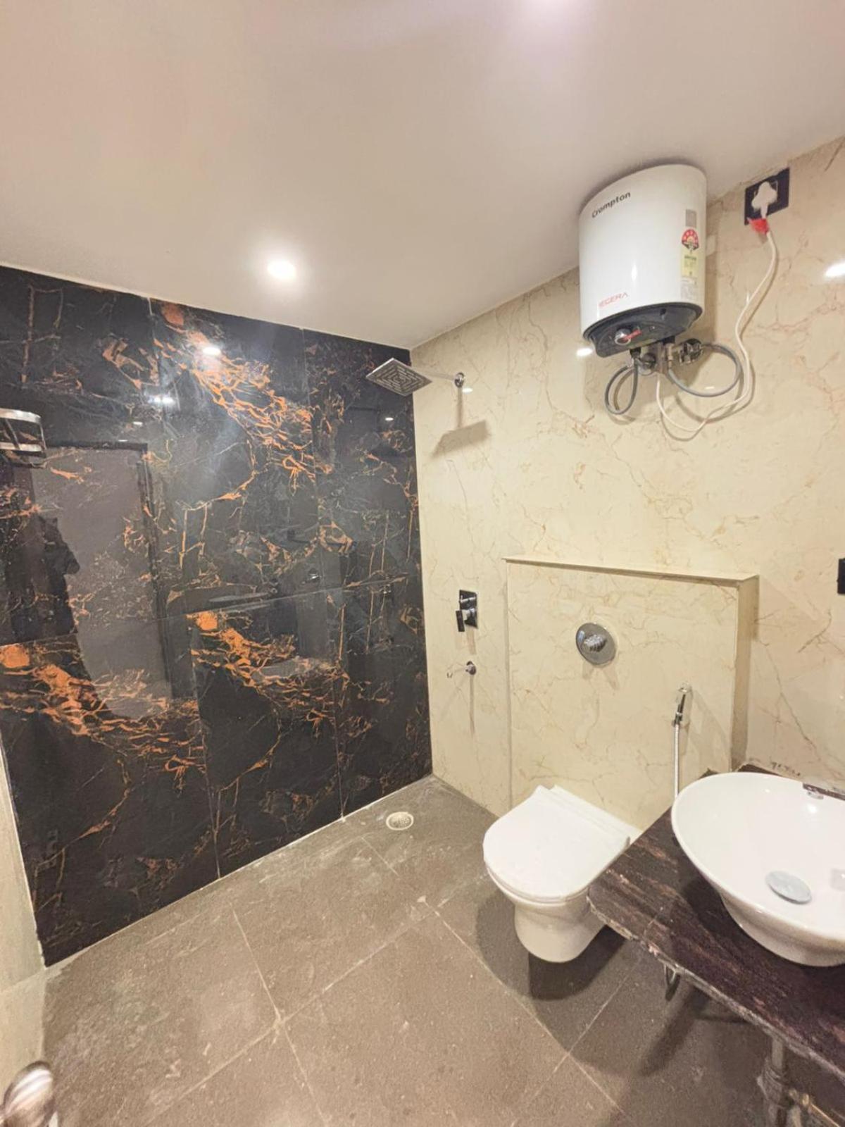 Hotel Omkar Palace Ayodhya Eksteriør billede