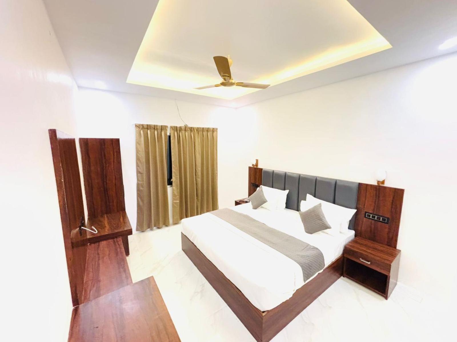 Hotel Omkar Palace Ayodhya Eksteriør billede