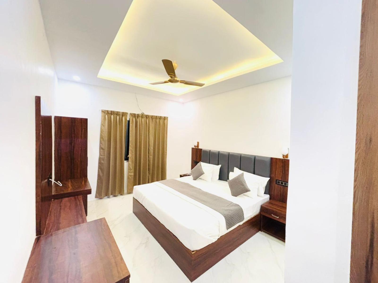 Hotel Omkar Palace Ayodhya Eksteriør billede