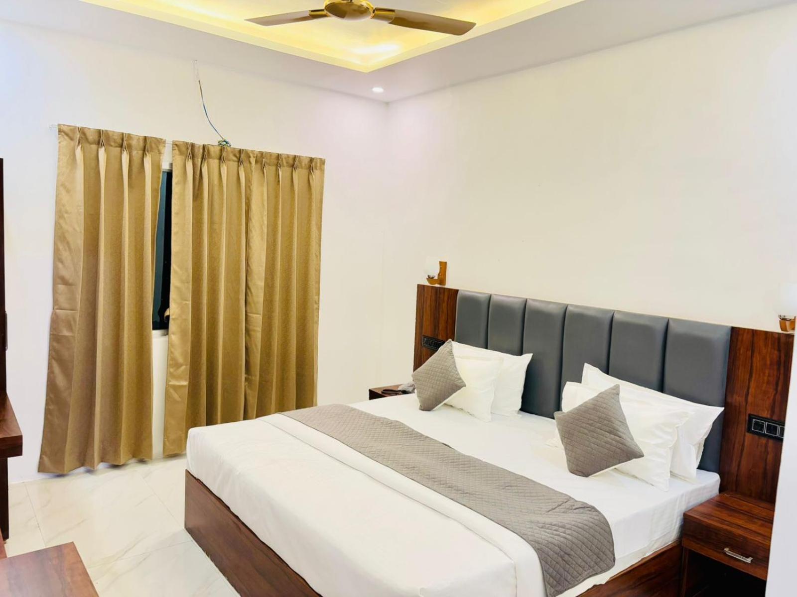 Hotel Omkar Palace Ayodhya Eksteriør billede