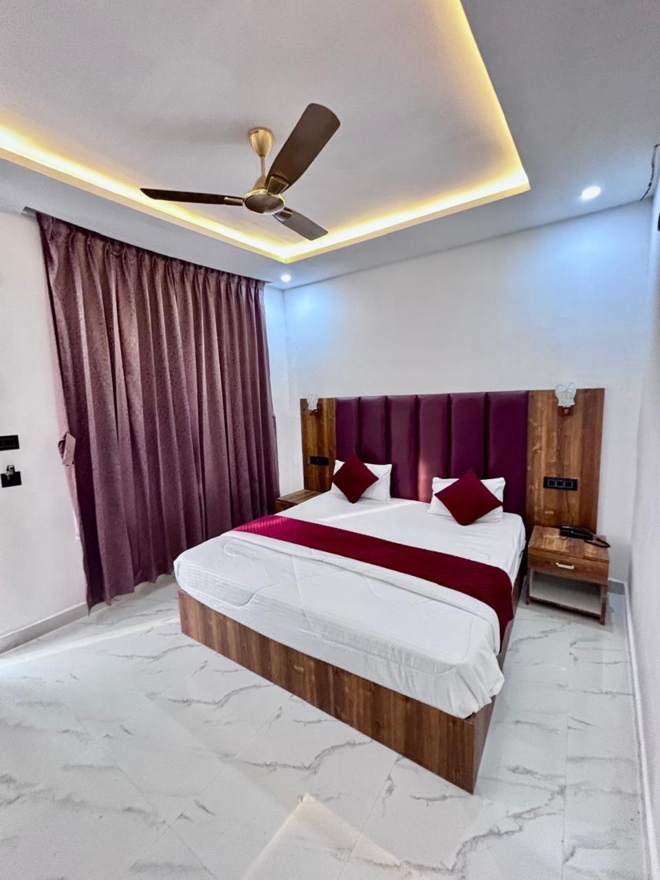 Hotel Omkar Palace Ayodhya Eksteriør billede
