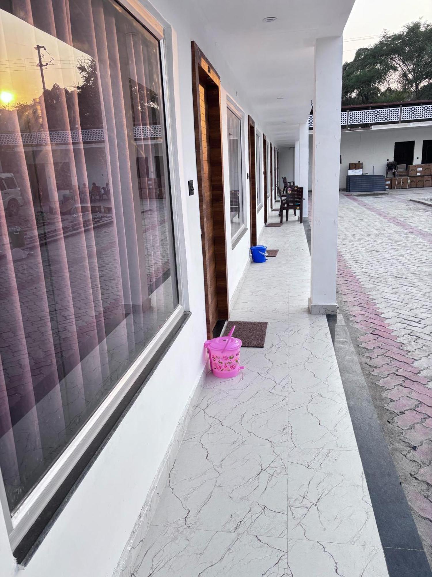 Hotel Omkar Palace Ayodhya Eksteriør billede